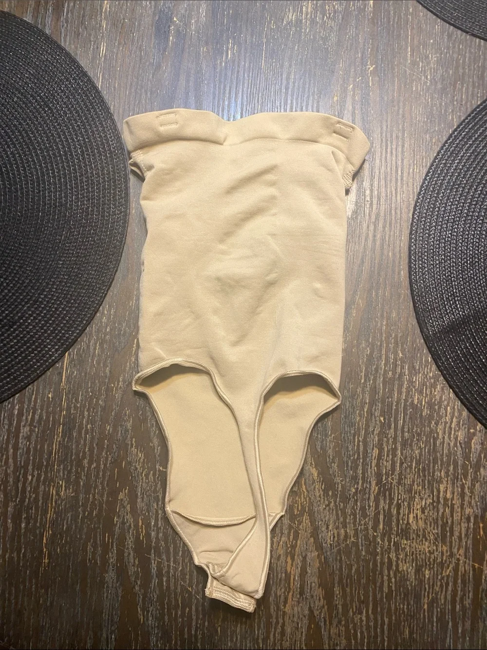 SKIMS seamless sculpt strapless mica XS Bodysuit( defect hole in stretch